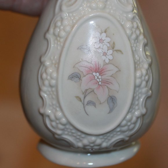 Vintage Royal Heritage Collection Cameo Ribbon Vase & Original Paperwork - Picture 2 of 4